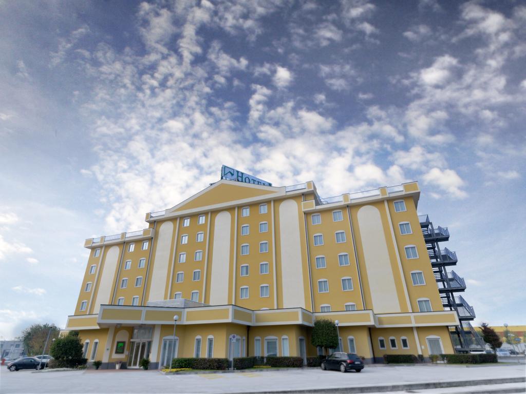Piramidi Hotel Torri di Quartesolo Esterno foto