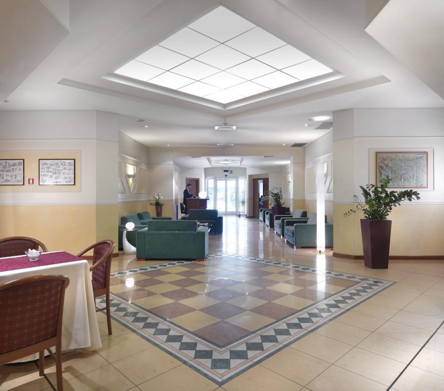 Piramidi Hotel Torri di Quartesolo Esterno foto
